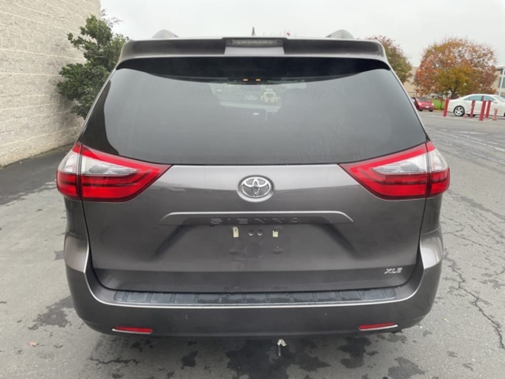 Used 2020 Toyota Sienna XLE Premium Minivan/Van