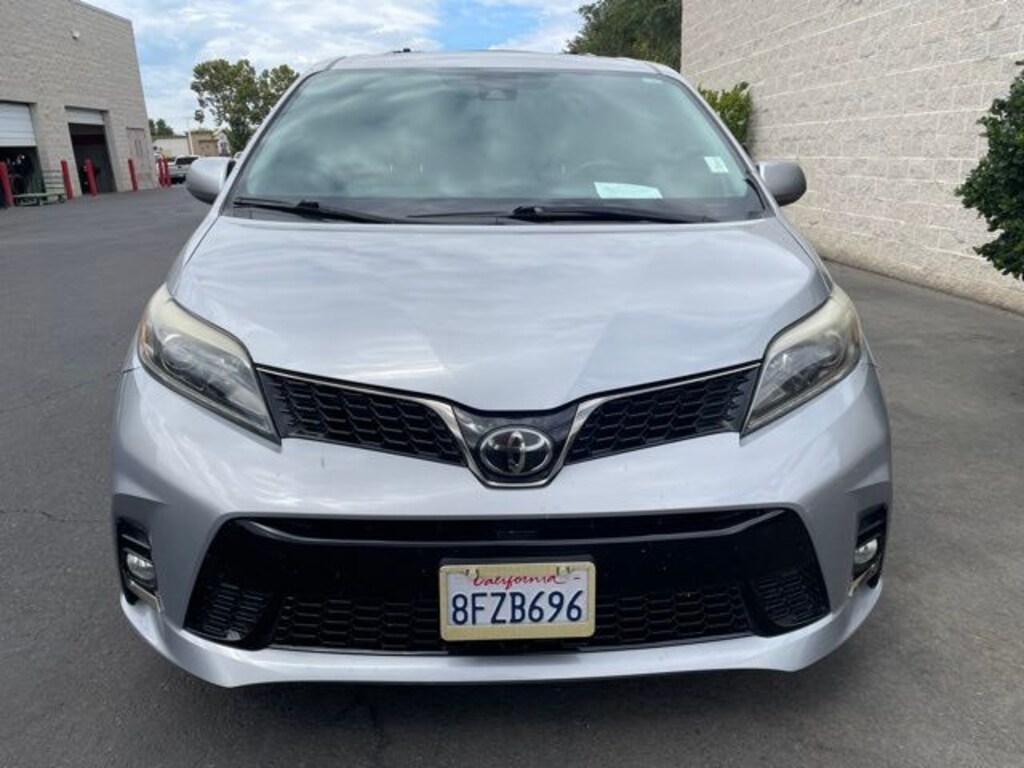 Certified 2018 Toyota Sienna SE Premium Minivan/Van