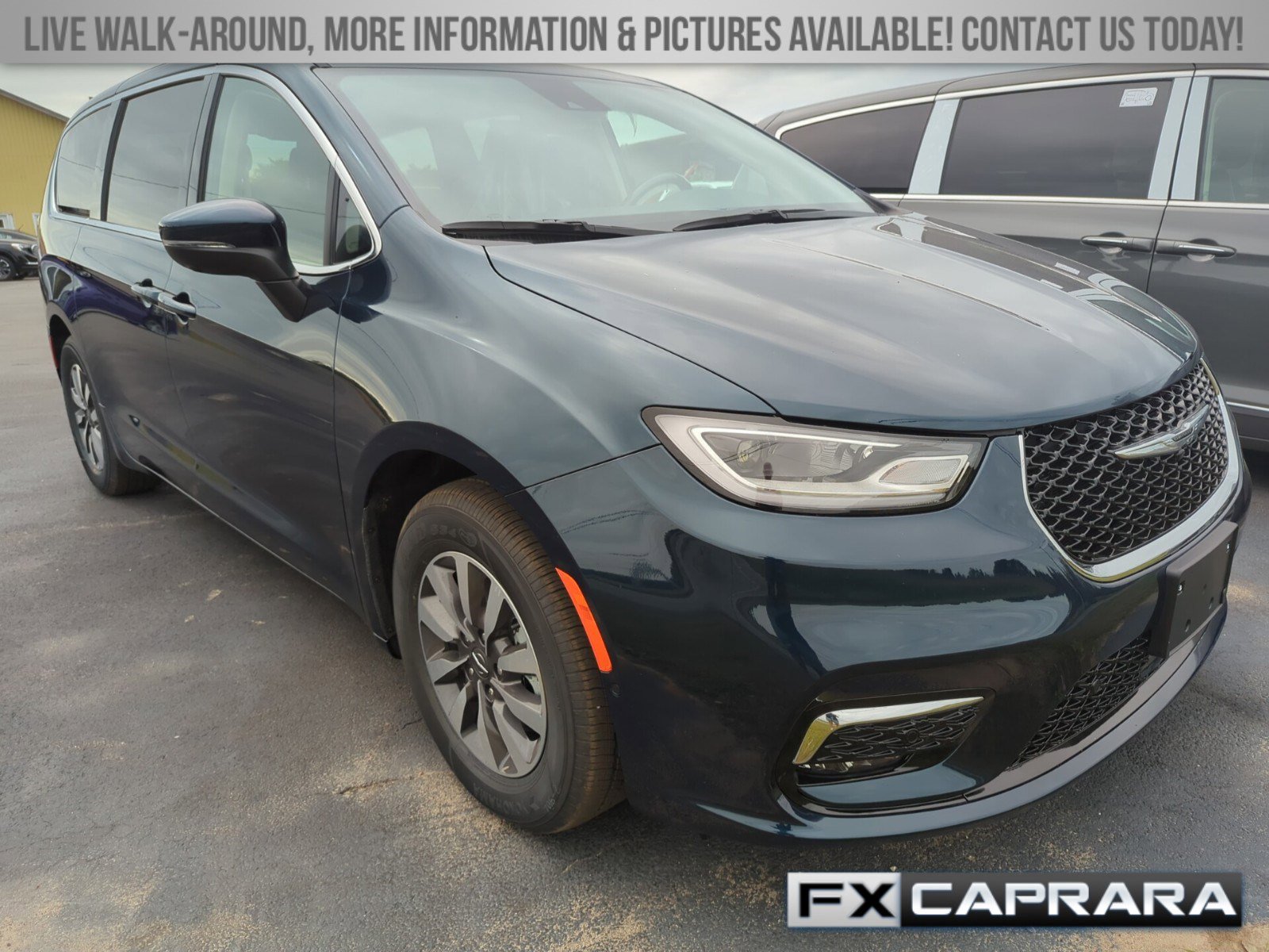 2023 Chrysler Pacifica Hybrid Touring L's photo