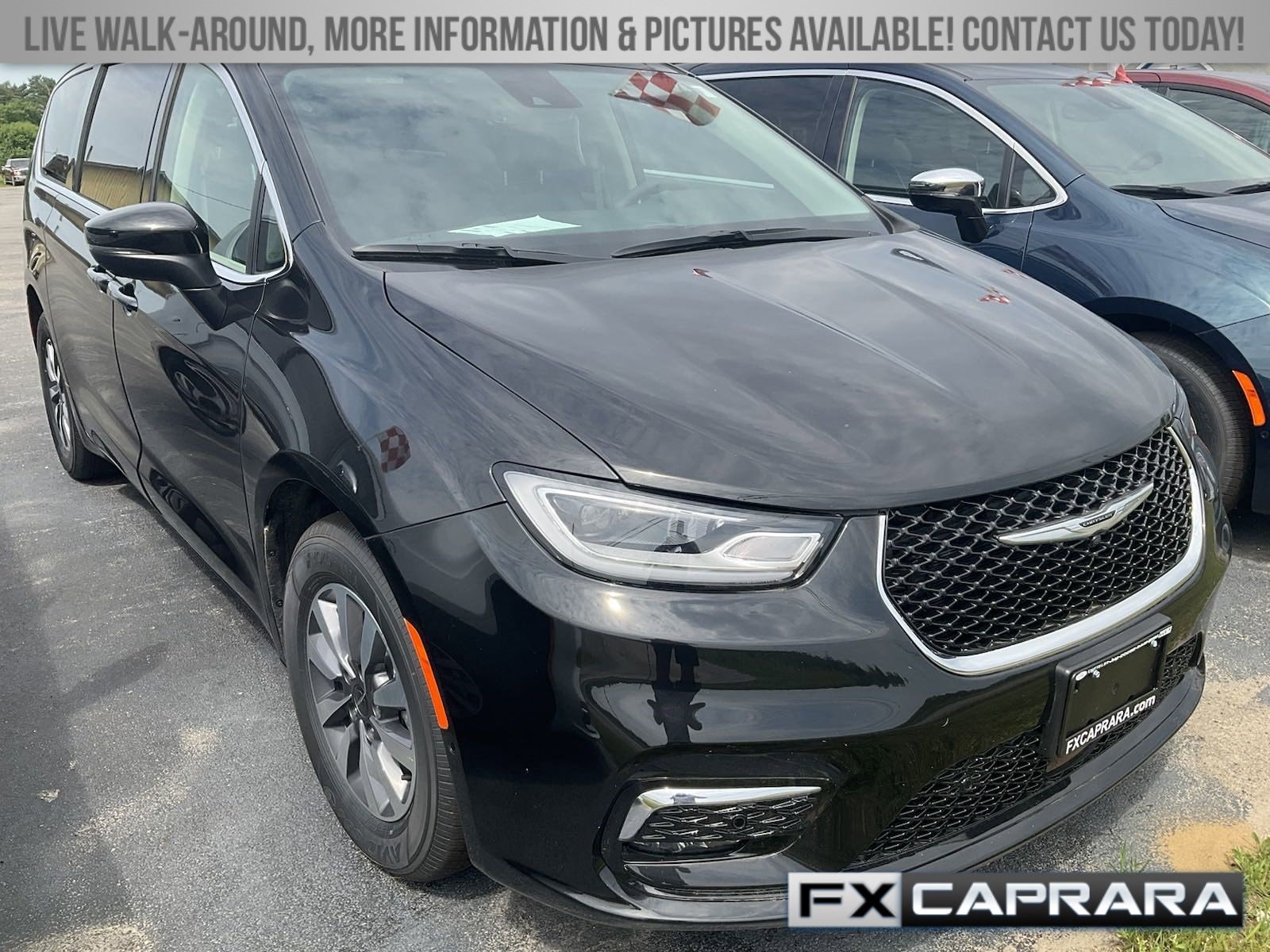 2023 Chrysler Pacifica Hybrid Touring L's photo