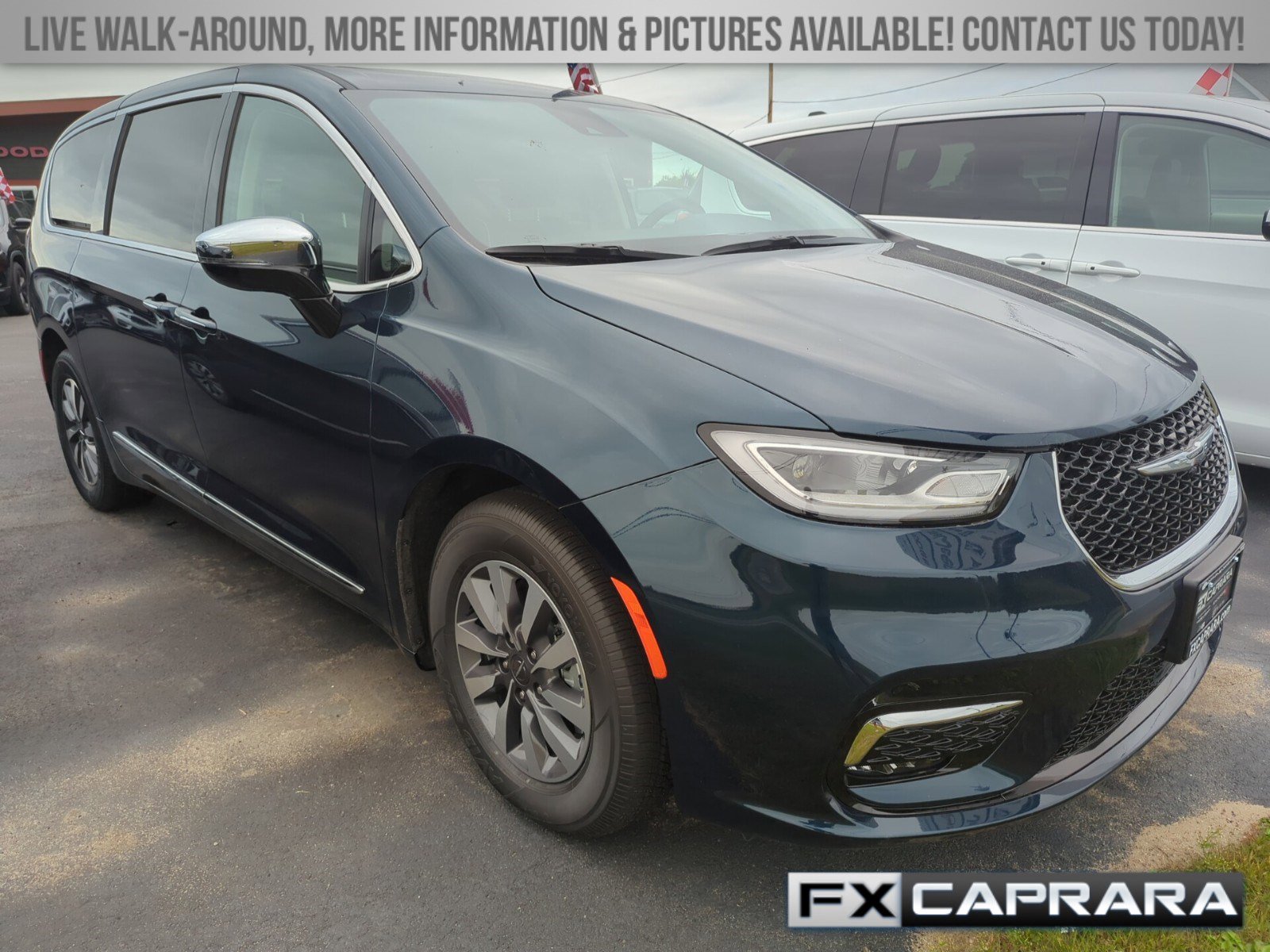 2023 Chrysler Pacifica Hybrid Limited's photo