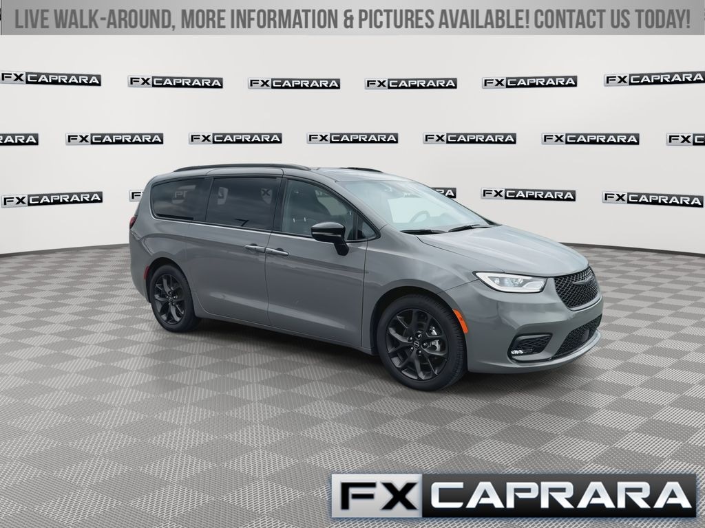 Used 2025 Chrysler Pacifica Limited Minivan/Van