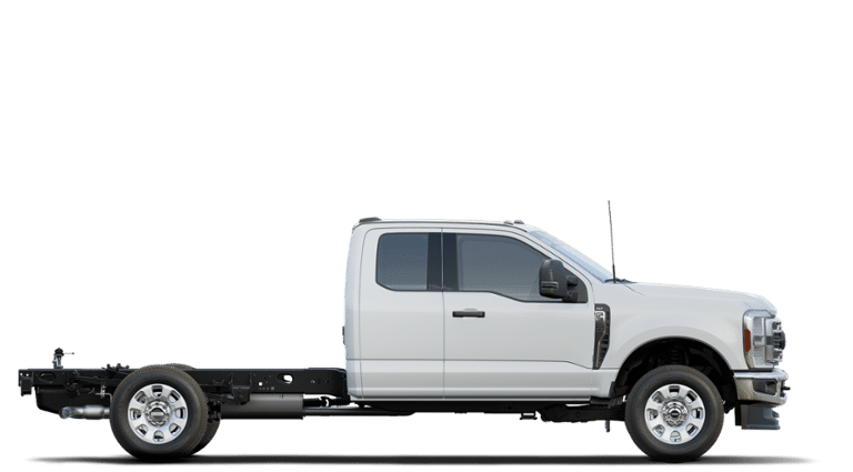 2025 Ford F-350 Super Duty Chassis Cab XLT - Photo 19