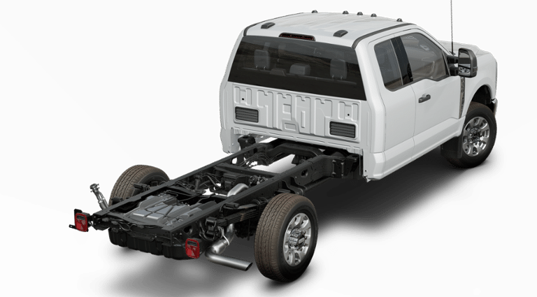 2025 Ford F-350 Super Duty Chassis Cab XLT - Photo 17