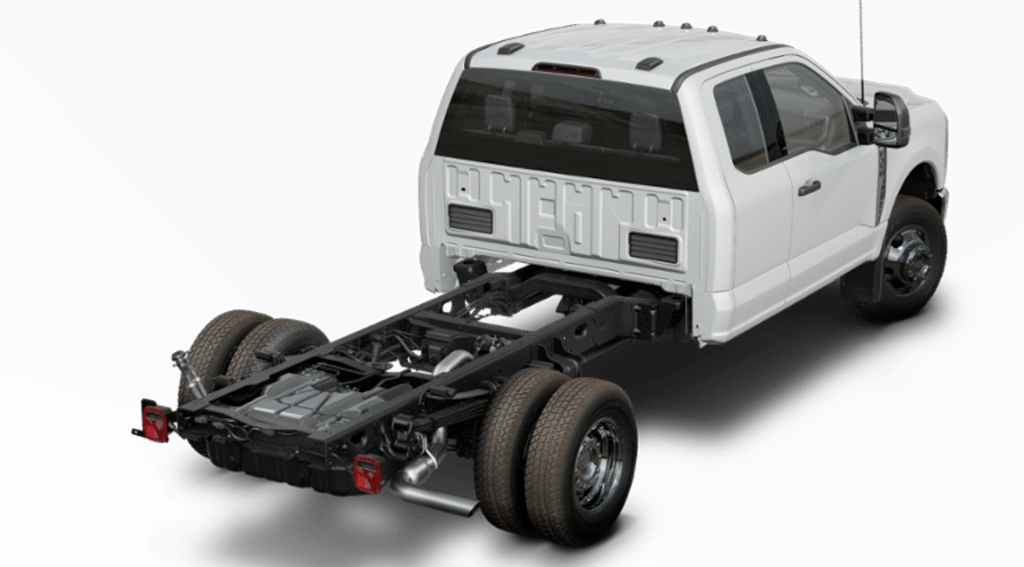 New 2025 Ford Chassis Cab F-350 XLT Truck Super Cab