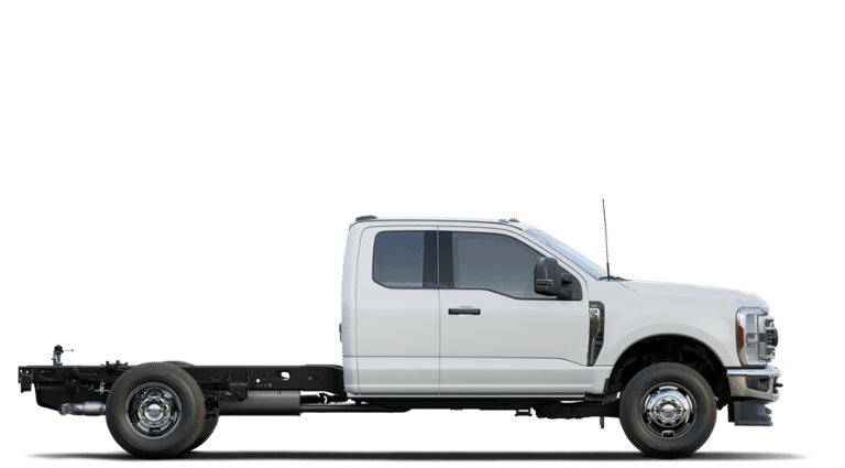 2025 Ford F-350 Super Duty Chassis Cab XLT - Photo 27