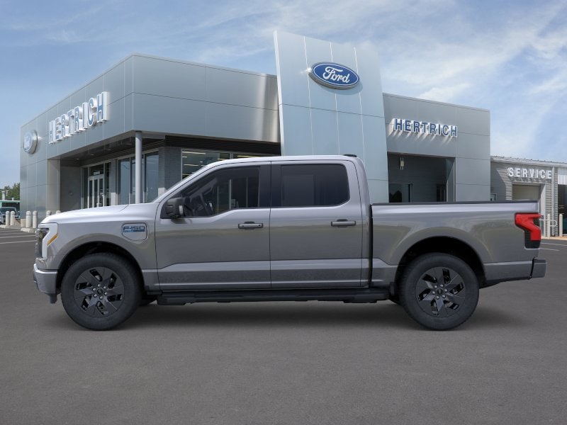 2025 Ford F-150 Lightning Flash 4WD Supercrew 5.5 Box Truck SuperCrew Cab