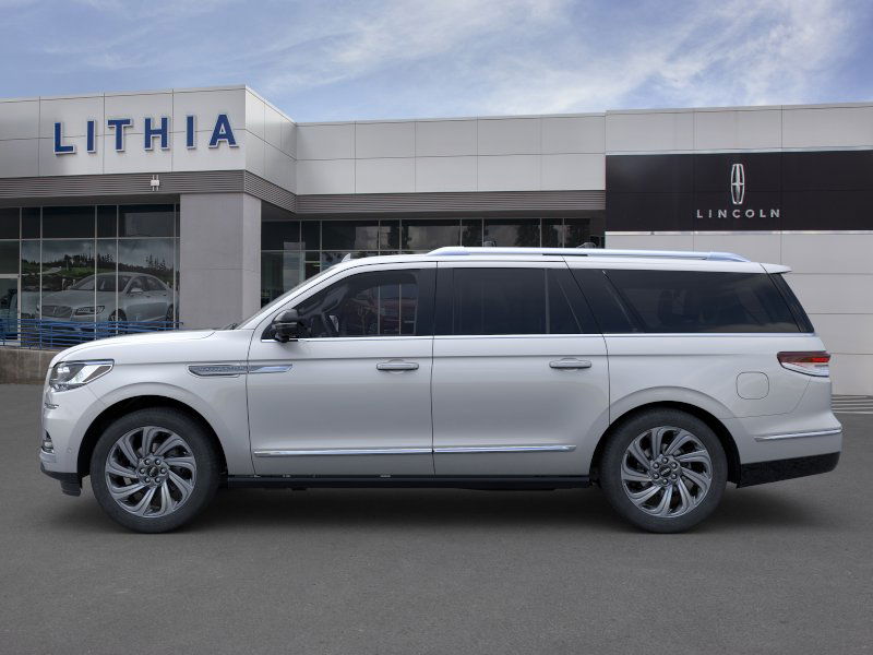 Thumbnail: 2024 Lincoln Navigator L - 33