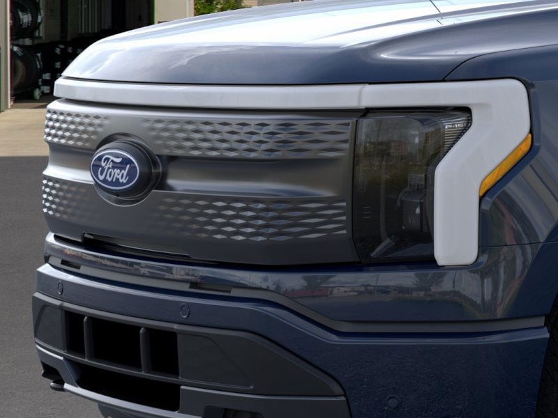2025 Ford F-150 Lightning Flash TRUCK