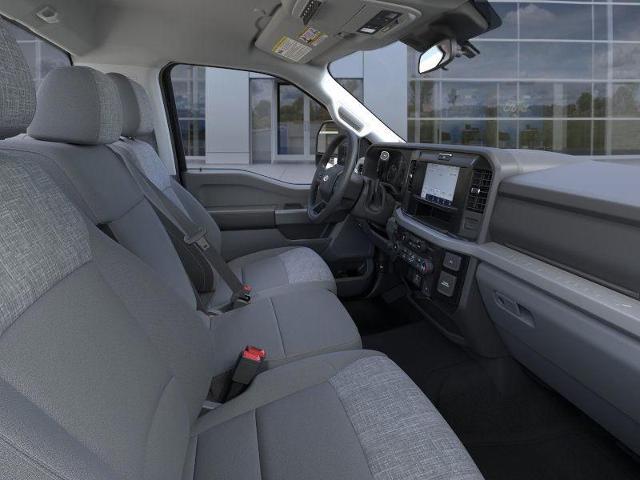 2025 Ford F-550 Super Duty Chassis Cab XLT - Photo 33