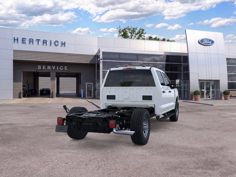 2026 Ford Super Duty F-350 SRW Chassis Cab F-350&reg; XL Truck Crew Cab