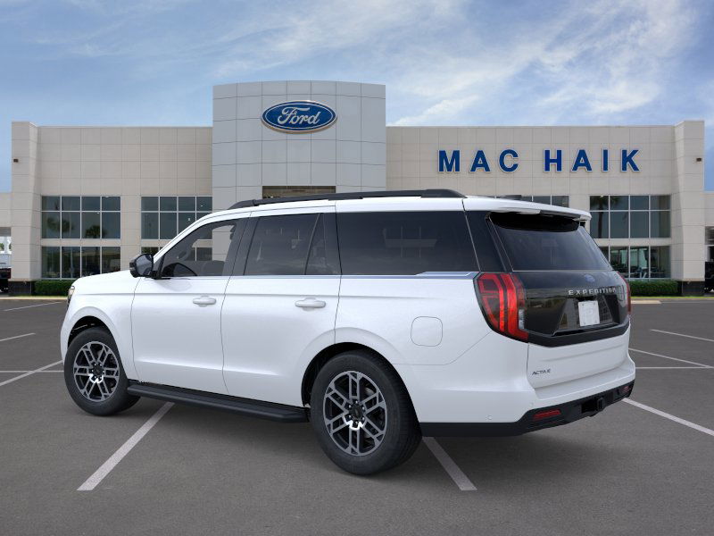 2025 Ford Expedition photo 3