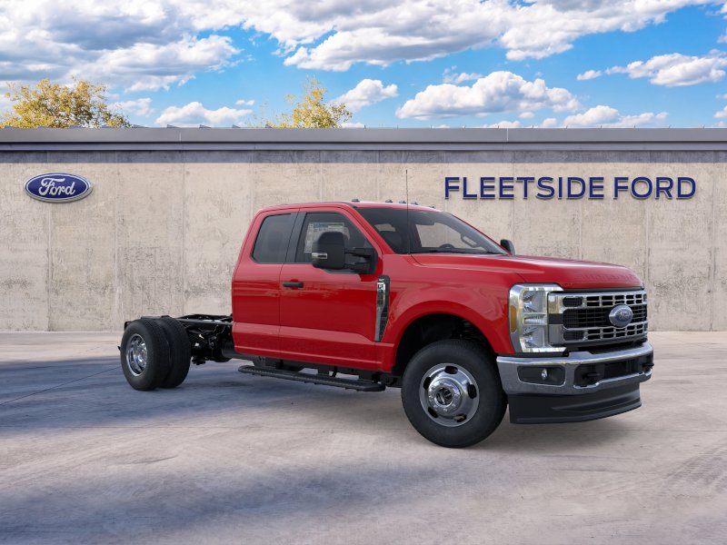 2025 Ford F-350 Super Duty Chassis Cab XLT - Photo 29