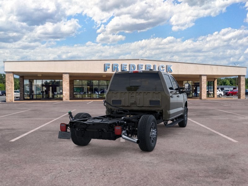 2026 Ford Super Duty F-350 SRW Chassis Cab F-350&reg; Lariat&reg; 4WD Crew Cab 179 WB 60 CA