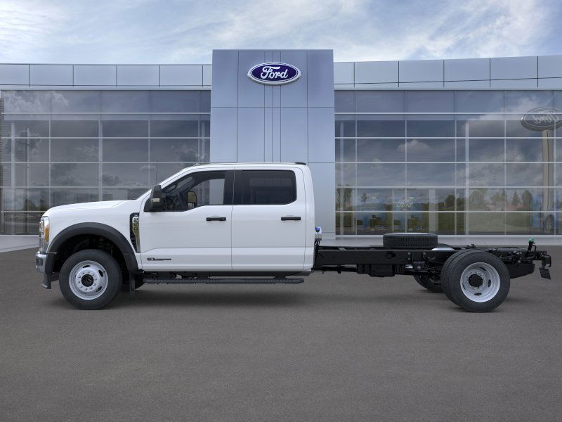 2025 Ford F-550 photo 3