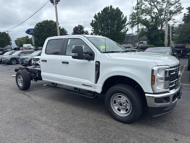 2025 Ford F-350 XL photo 2