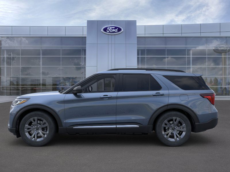 2025 Ford Explorer photo 3