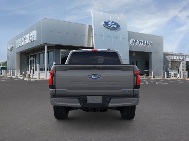 2025 Ford F-150 Lightning Flash 4WD Supercrew 5.5 Box Truck SuperCrew Cab