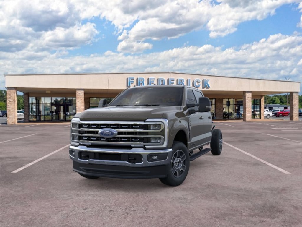 New 2026 Ford Super Duty F-350 SRW Chassis Cab F-350® Lariat® 4WD Crew Cab 179 WB 60 CA