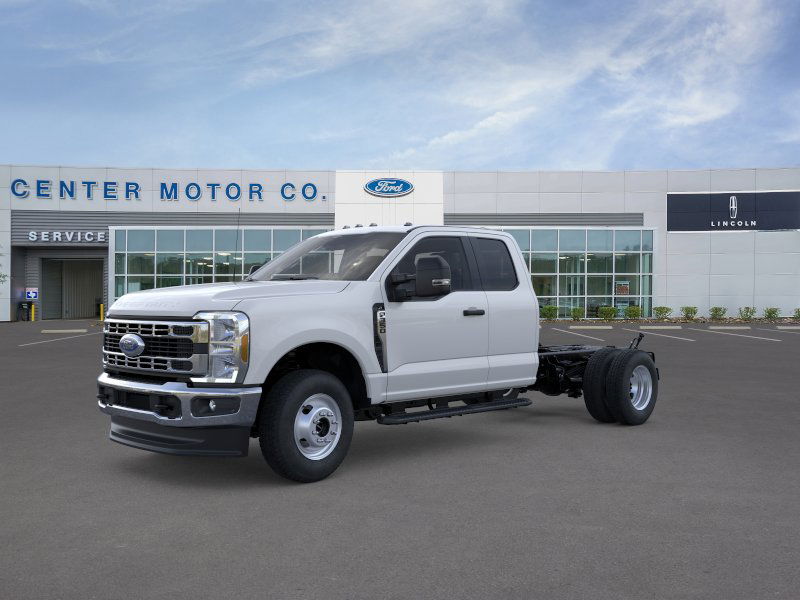 2026 Ford F-350 Super Duty Chassis Cab XL's photo
