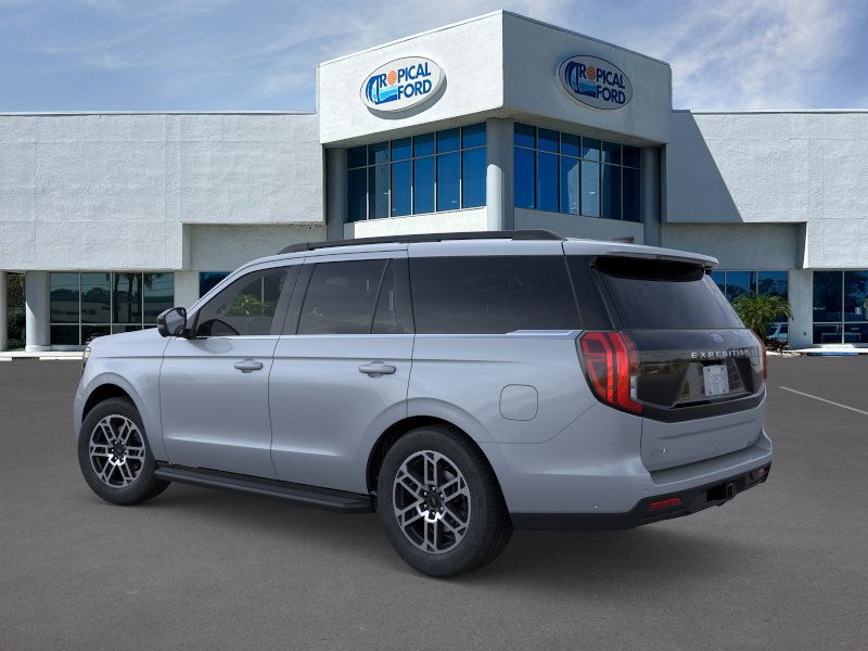 2025 Ford Expedition photo 3