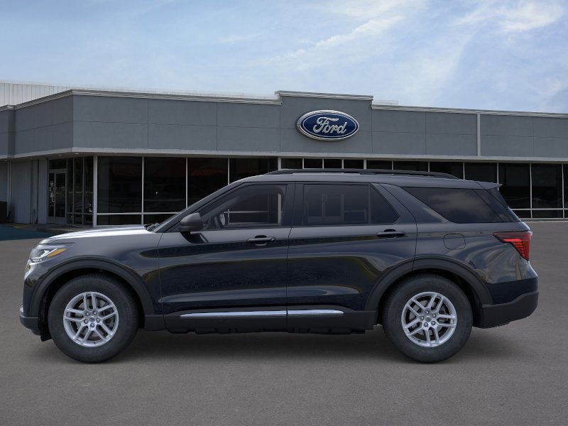 2025 Ford Explorer photo 2