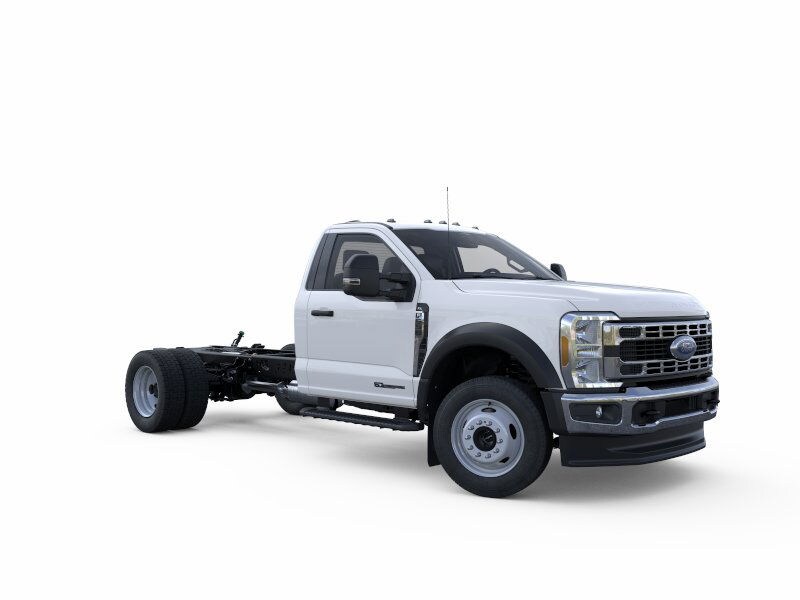 2026 Ford F-550 photo 2
