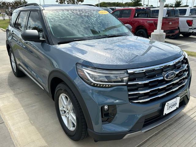 2025 Ford Explorer photo 3