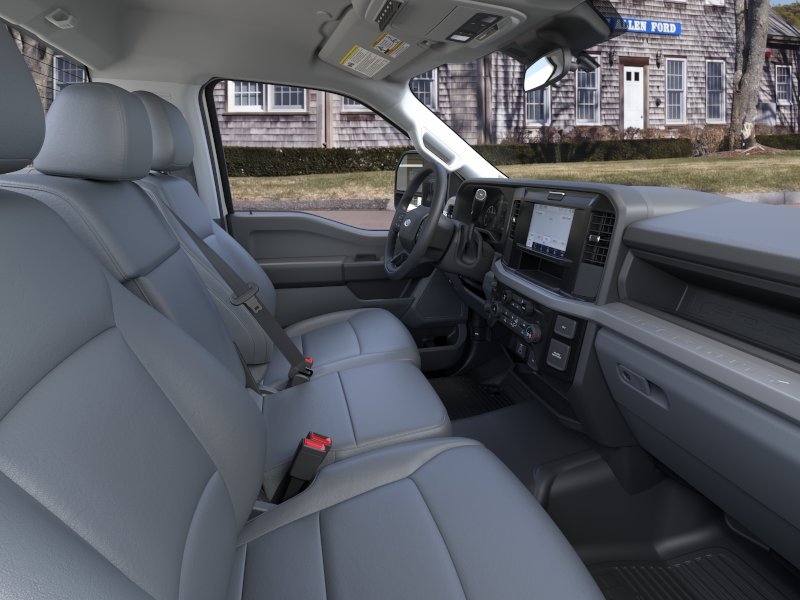 2025 Ford F-350 Super Duty Chassis Cab XLT - Photo 11