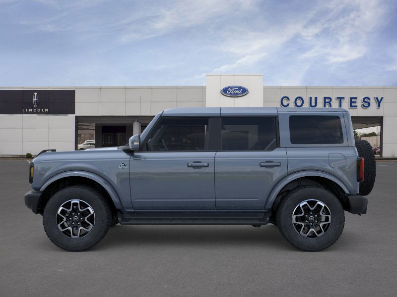 2025 Ford Bronco Outer Banks photo 3