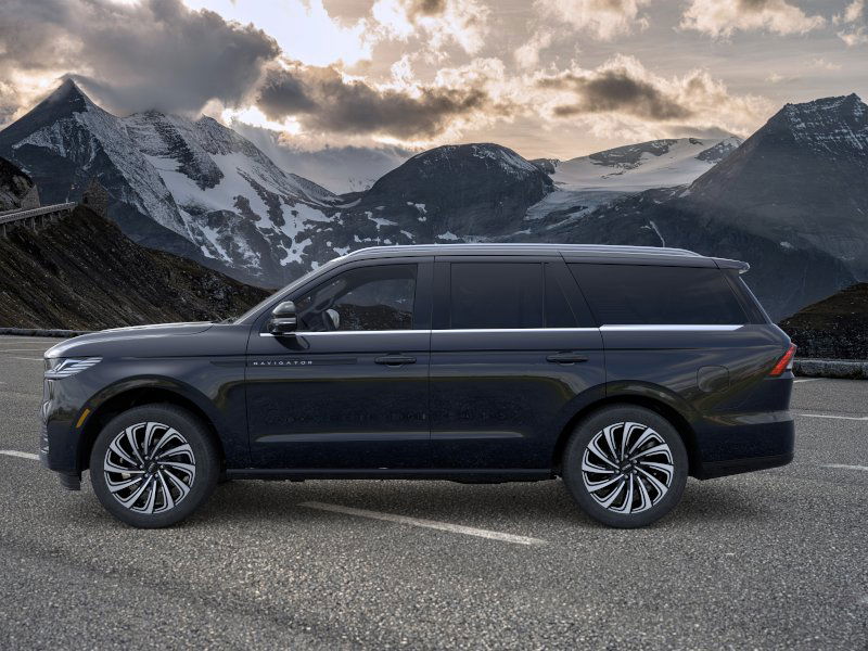 2025 Lincoln Navigator Black Label photo 3