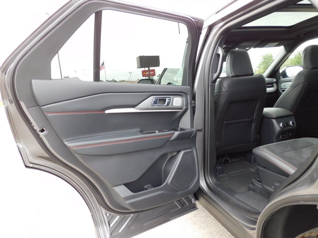 2025 Ford Explorer ST - Photo 35