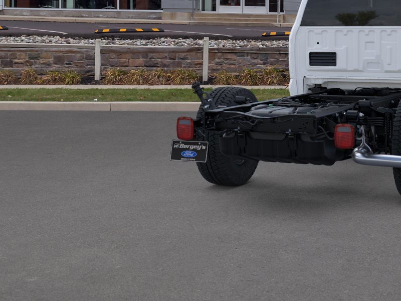2025 Ford F-350 Super Duty Chassis Cab XLT - Photo 53
