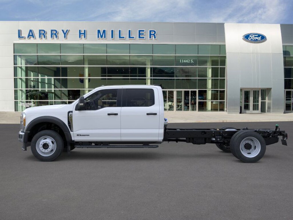 New 2026 Ford Super Duty F-550 DRW XL 4WD Crew Cab 203" WB 84" CA V8 Engine