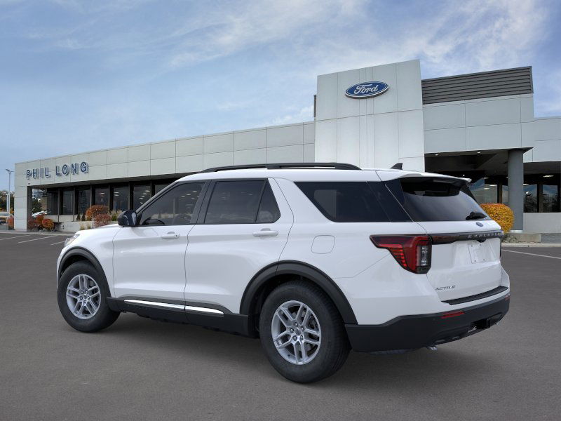 2025 Ford Explorer photo 3