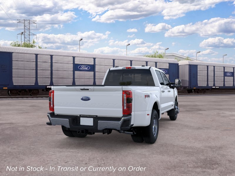 Super Duty F-350&reg; Lariat&reg; TRUCK