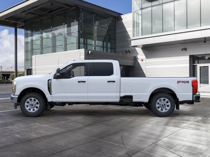2025 Ford F-350 XLT photo 3