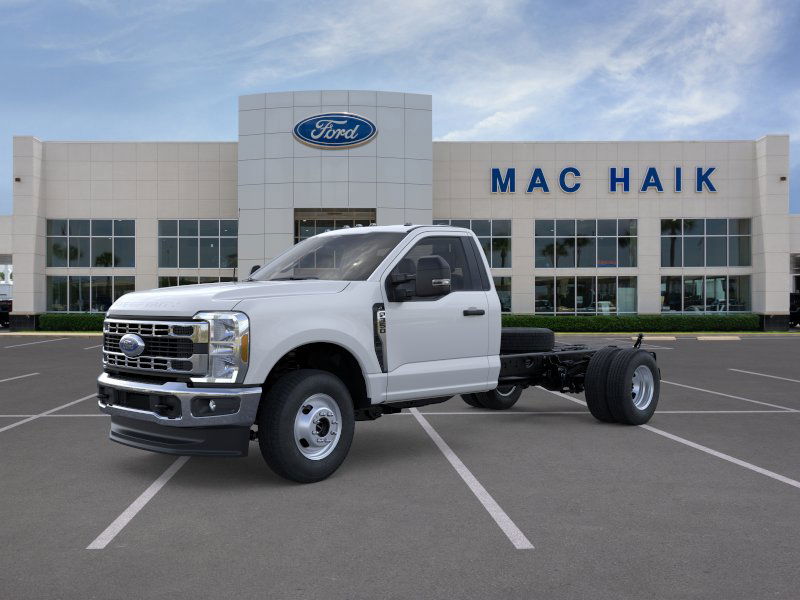 2025 Ford F-350 Super Duty Chassis Cab XL's photo