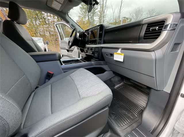 2024 Ford Econoline E-550 46