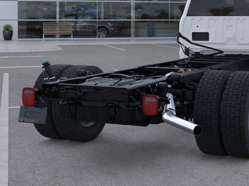 2025 Ford F-550 Super Duty Chassis Cab XL - Photo 33
