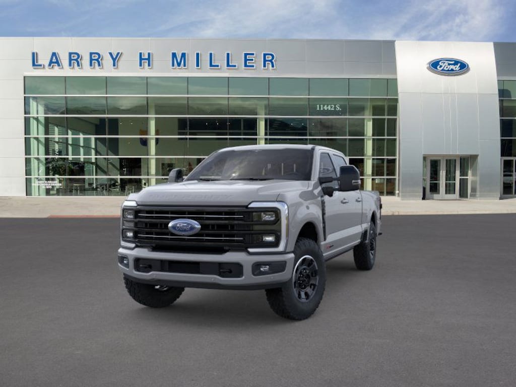 New 2026 Ford Super Duty F-350 SRW Platinum 4WD Crew Cab 6-3/4' Box V8 Engine