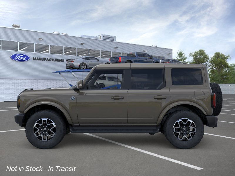 2025 Ford Bronco Outer Banks photo 2