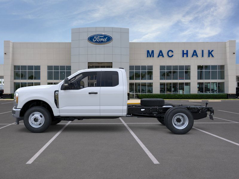 2025 Ford F-350 XL photo 3