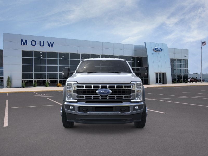 2025 Ford F-450 Super Duty Chassis Cab XLT - Photo 6