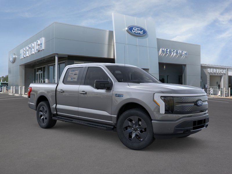 2025 Ford F-150 Lightning Flash 4WD Supercrew 5.5 Box Truck SuperCrew Cab