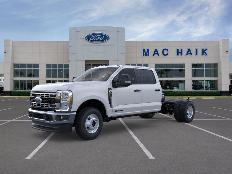2025 Ford F-350 Super Duty Chassis Cab XL's photo