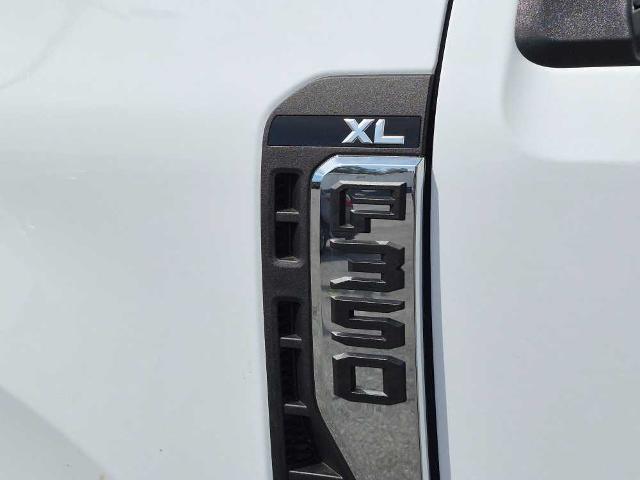2026 Ford Super Duty F-350 SRW Chassis Cab F-350&reg; XL 4WD Crew Cab 179 WB 60 CA