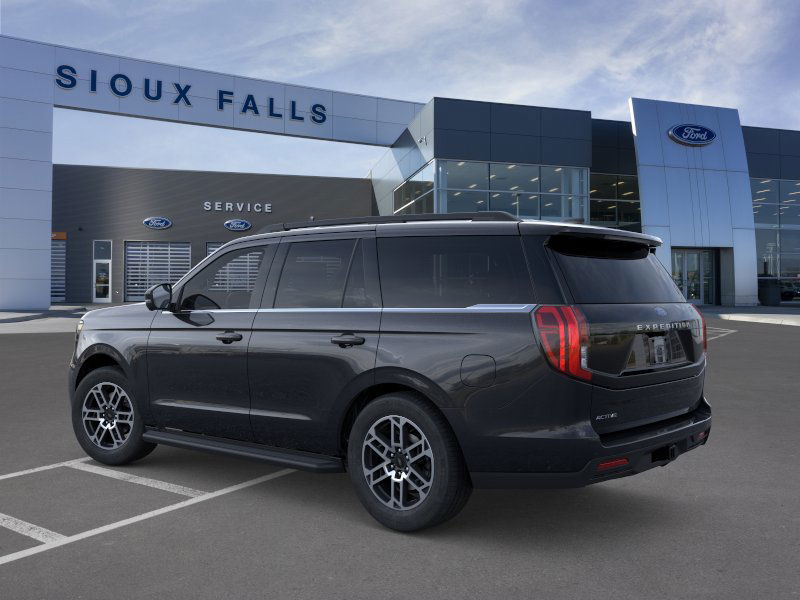 2025 Ford Expedition photo 2