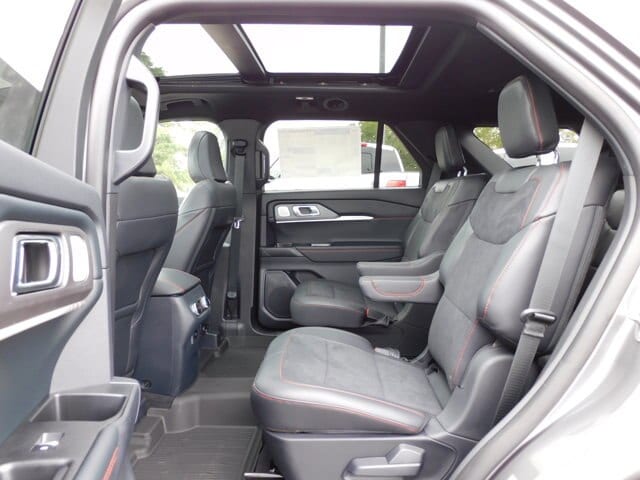 2025 Ford Explorer ST - Photo 37