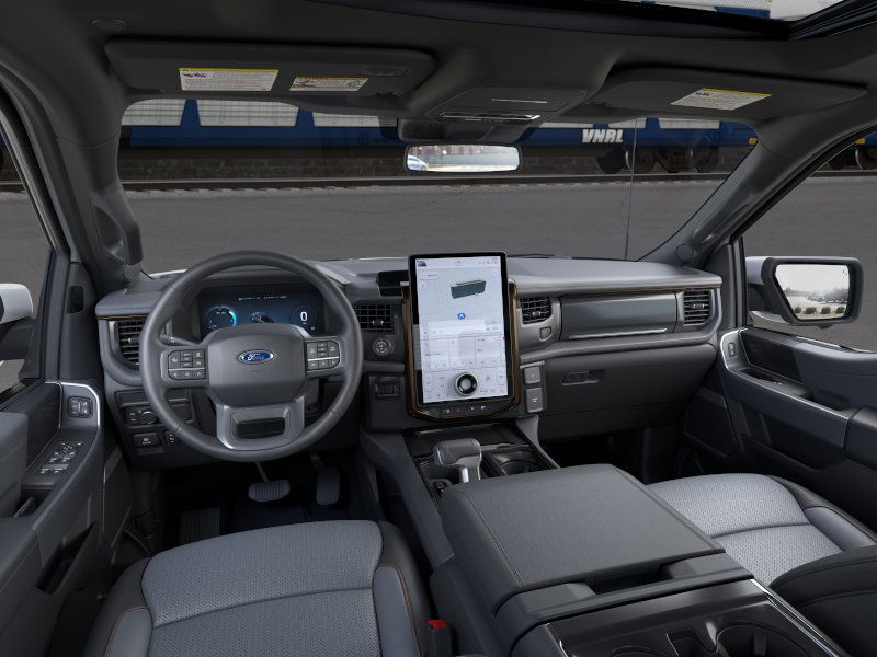 2025 Ford F-150 Lightning Lariat photo 9